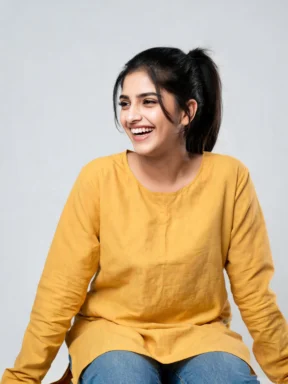 Zoya, Presenter · lively
